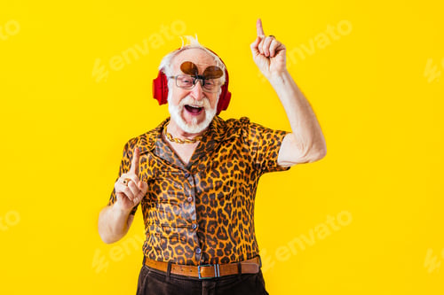 Preview: Cool senior man with fashionable outfit portrait