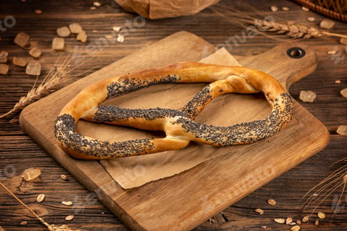 Preview: Freshly baked pretzel with poppy seeds