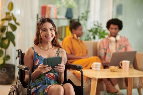 Preview: Smiling Girl with Tablet Computer