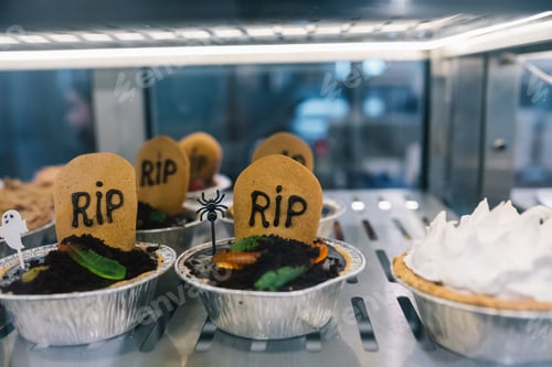 Preview: Tasty cookies for Halloween celebration in a shop window