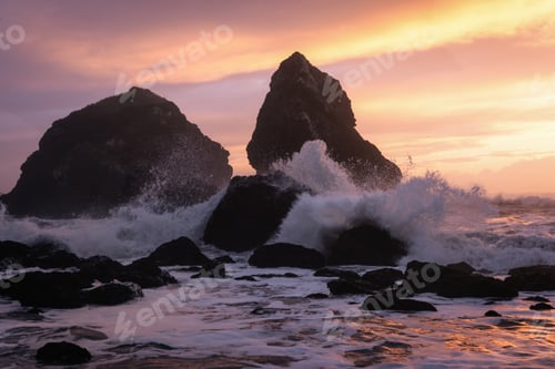 Preview: Scenic view of a beach during sunset in Northern California, USA