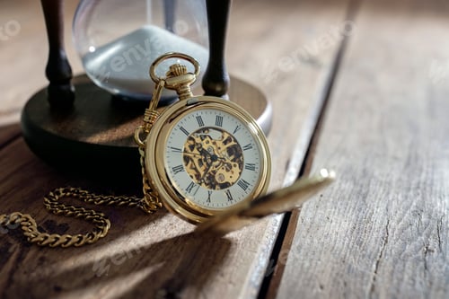 Preview: Gold pocket watch and hourglass
