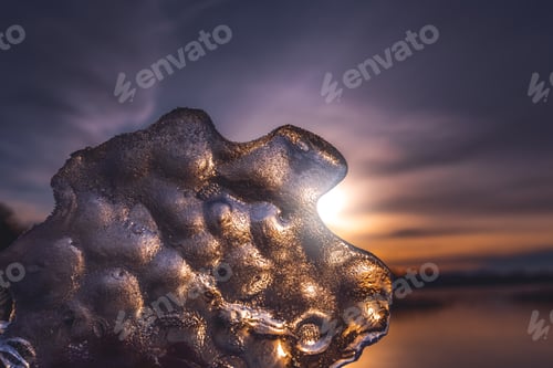 Preview: The piece of ice in the hand
