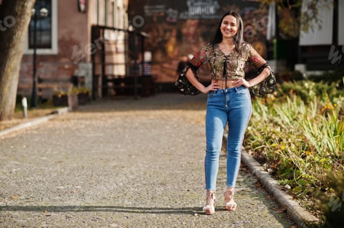 Preview: Pretty latino model girl from Ecuado