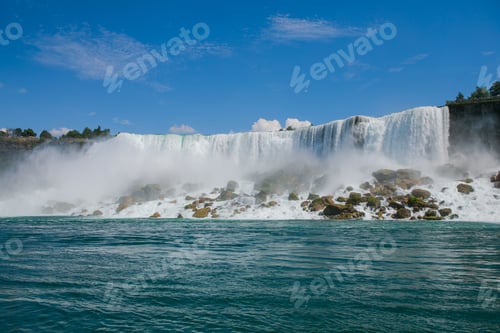 Vorschau: Panorama-Luftaufnahme der Niagarafälle, American Falls bei Sonnenuntergang in den Niagarafällen, Ontario, Kanada
