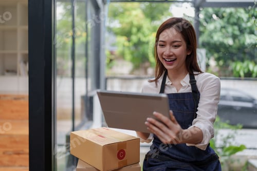 Preview: Asian SME business woman working at home office. online shopping concept