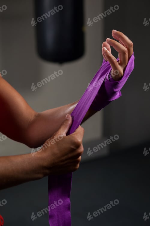 Preview: Woman tying hand wrap on hand