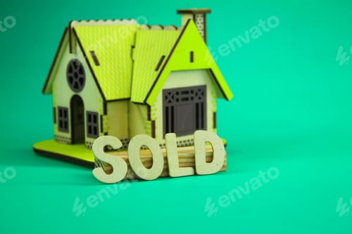 Preview: House model and the word SOLD on the front. Selling houses, apartments.