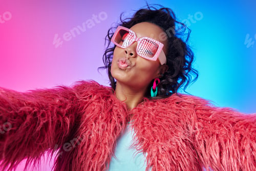 Preview: Beautiful African woman in trendy clothes making selfie against colorful background