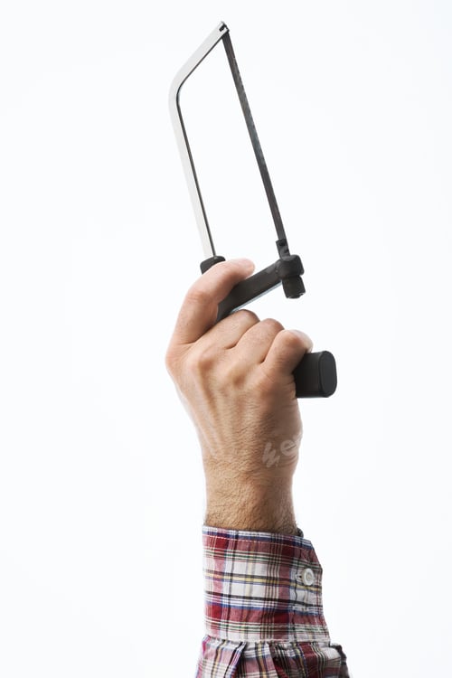 Preview: Hand holding an hacksaw