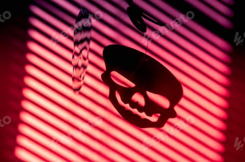 Preview: Strong shadows of the skull