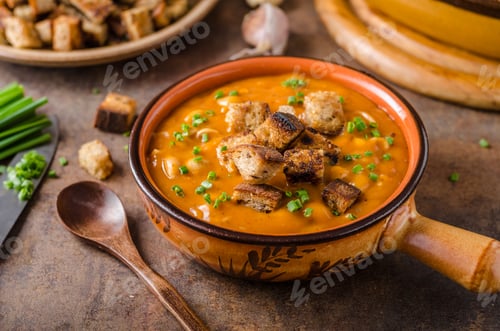 Preview: Goulash soup with croutons