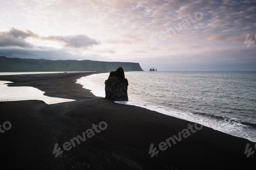 Preview: Arnardrangur stack and Reinisfjara beach, Iceland