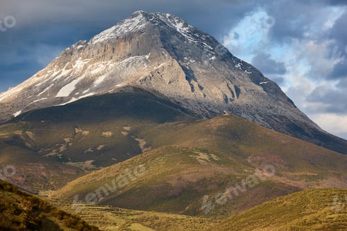 Preview: Mountain landscape in Castilla y Leon. Trekking in Spain