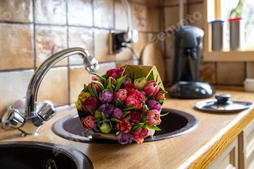 Preview: Beautiful bunch of flowers sitting in the sink