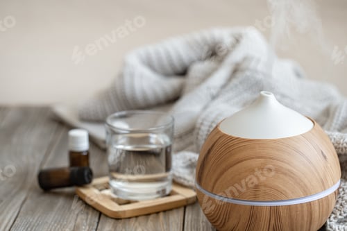 Preview: Composition with an air humidifier and a set of aromatic oils.