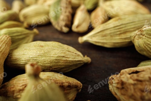 Preview: Сardamom spice bunch on wooden table macro