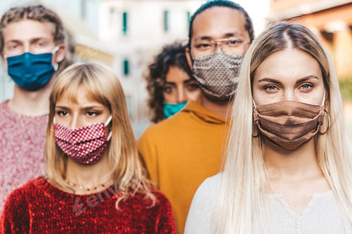 Preview: Urban crowd wearing face mask walking on the street