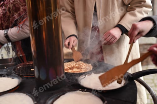 Preview: street cooking of pancakes