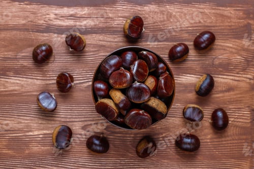 Preview: Fresh organic chestnuts.