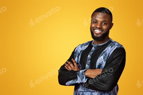Preview: Confident black man in traditional african clothes with arms crossed