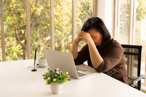Preview: Business woman in nature background office