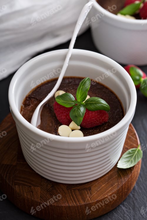 Preview: Chocolate pudding with raspberries and basil