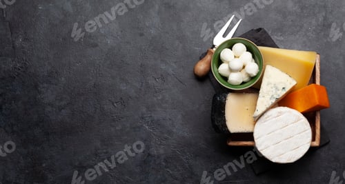Preview: Various cheese in box