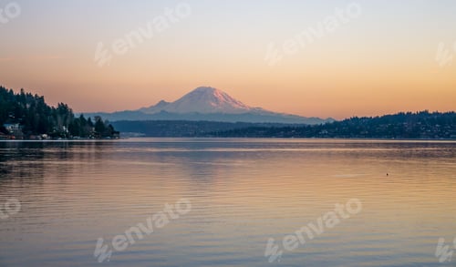 Preview: A View Of Mount Rainier At Sunset. Photo Take From Seward Park In Seattle, Washington.