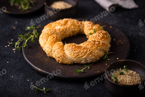 Preview: Traditional Turkish bagel simit with sesame