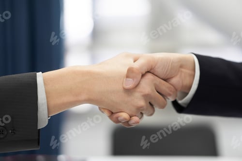 Preview: A Japanese male businessman shakes the hand of a contract