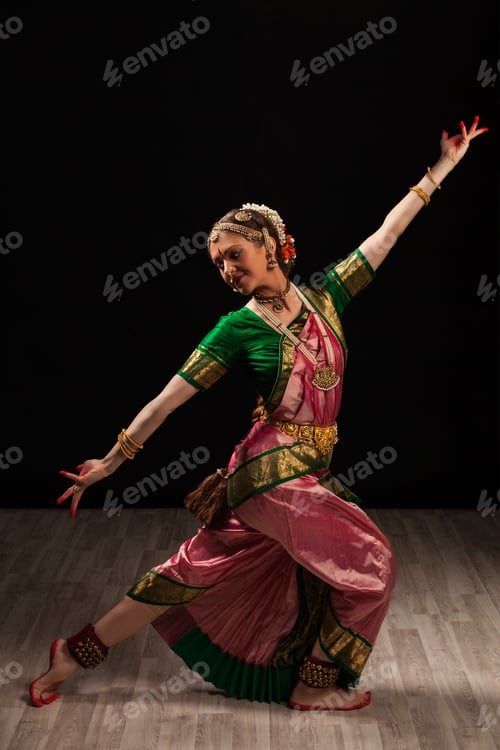 Preview: Beautiful girl dancer of Indian classical dance Bharatanatyam