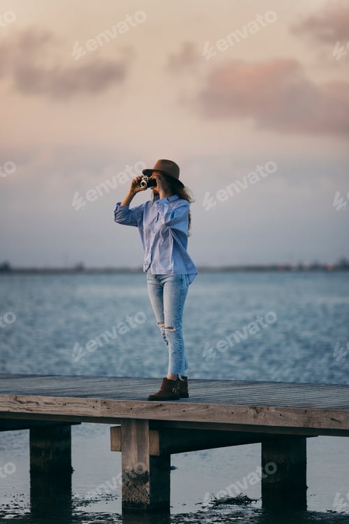 Preview: Photographer working at beach