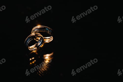 Preview: Close-up of two gold wedding rings for a wedding