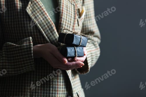 Preview: Woman in vintage jacket hold gift boxes