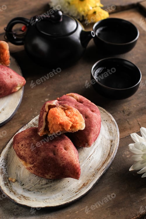Preview: Korean Sweet Potato Mochi Bread, Made from Purple Yam (Goguma), Milk, Sticky Flour, and Starch