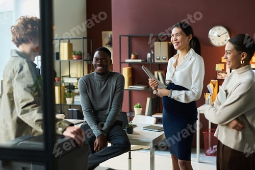 Preview: Colleagues discussing working points