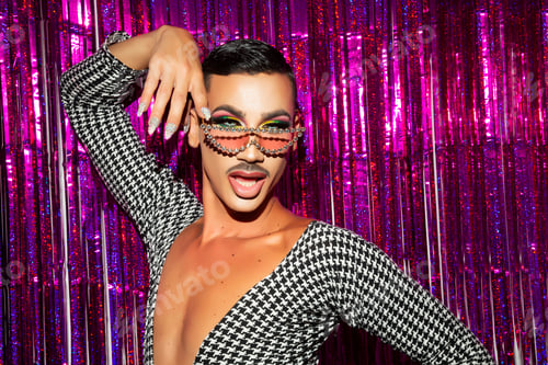 Preview: portrait of drag queen diva with fuchsia glitter background
