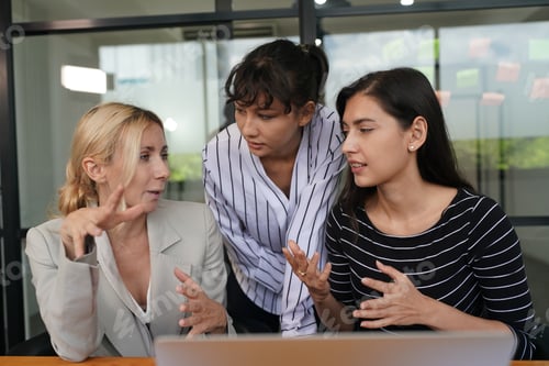 Preview: Businesswoman Making Business Presentation For Colleagues In Modern Office