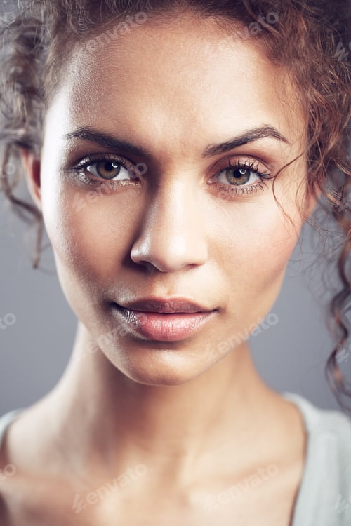 Preview: Candid charm