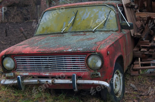 Preview: old rusty car