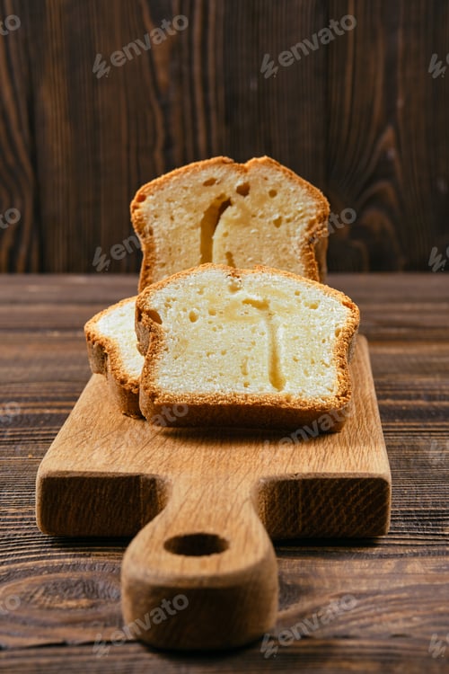 Preview: Closeup view of fresh biscuit cake with apple on the table