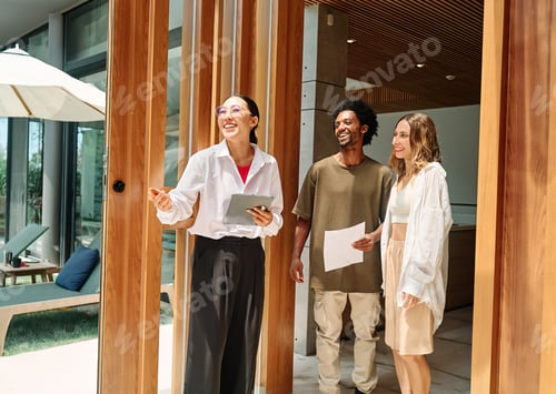 Preview: Real estate agent with young couple in a property