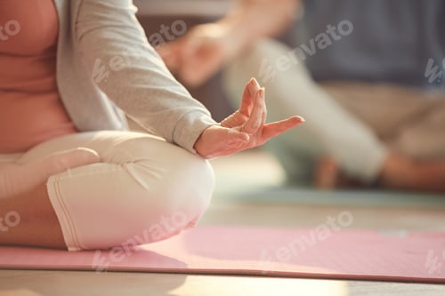 Preview: Holding hand in mudra
