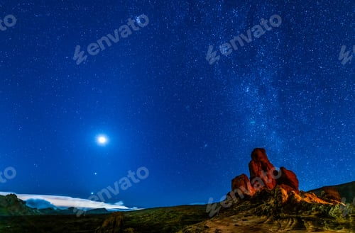 Preview: Aerial view of The conjunction of Jupiter and Venus and the Andromeda Galaxy