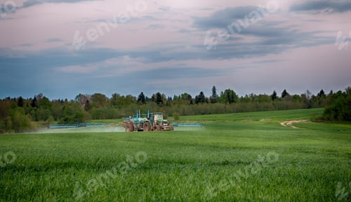 Preview: tractor spraying