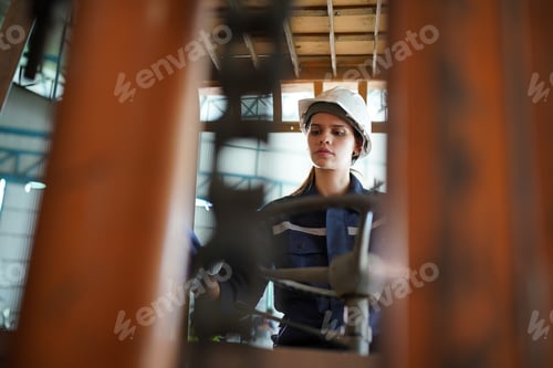 Preview: Worker in metal industry