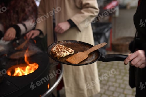 Preview: street cooking of pancakes