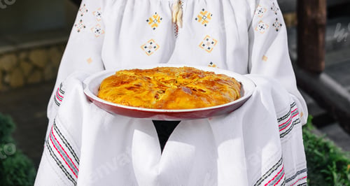 Preview: Traditional pie in ethnic attire