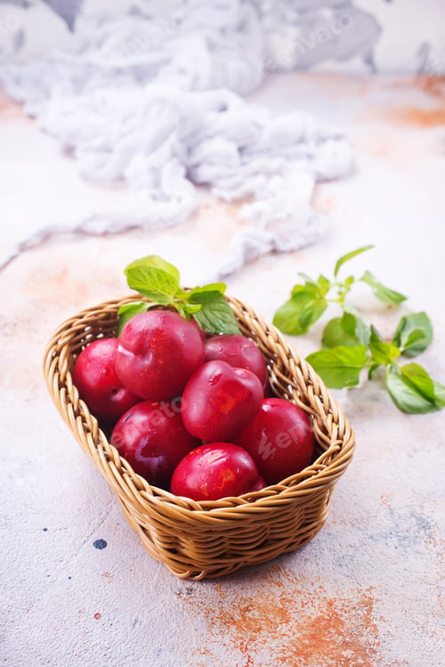 Preview: fresh plums